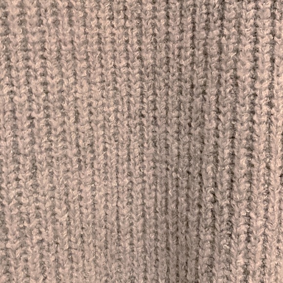 Woman’s sweater.#178 - Picture 3 of 11